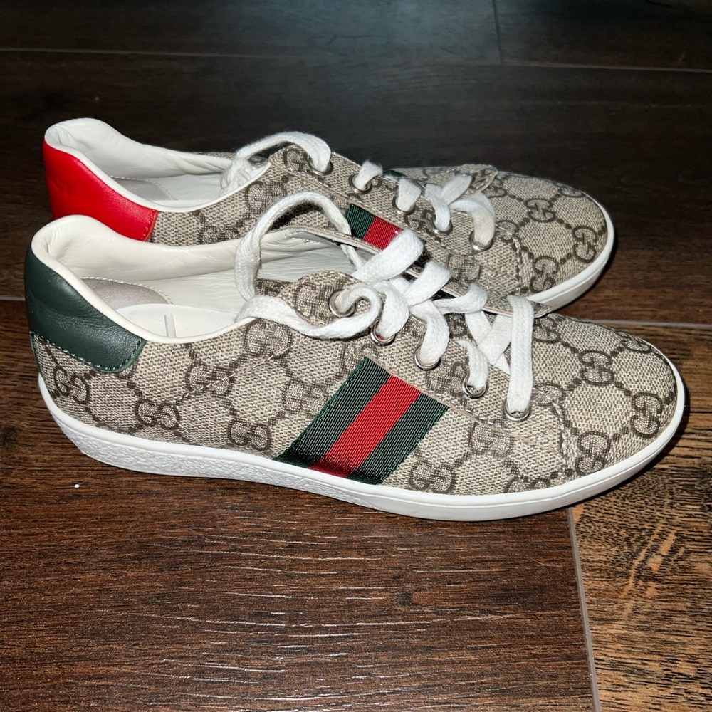 Authentic kids Gucci sneakers. Lightly used! Size 32